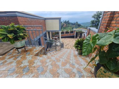 Balkón nebo terasa v ubytování Charming Room in Kayove, Rwanda - Your Perfect Getaway