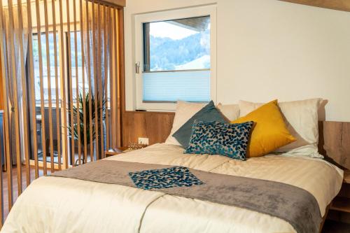 Una cama o camas en una habitación de Haus Gschösser