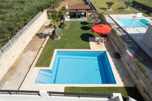 Πισίνα στο ή κοντά στο Villa Sophia-Villa Elpis