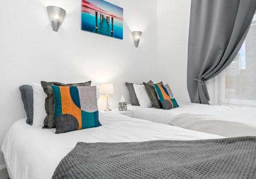 Ένα ή περισσότερα κρεβάτια σε δωμάτιο στο Elmbank Apartment by Klass Living Bellshill