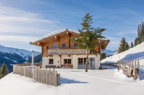 Wallegg Lodge - Alpine Premium Chalet - Ski In-Ski Out - Real Alpine Location Saalbach