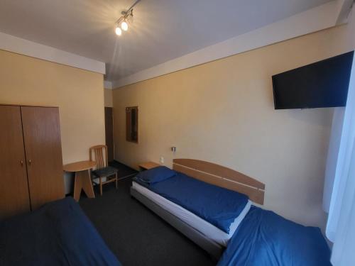 a hotel room with a bed and a table at Hotel Parkowy in Malbork
