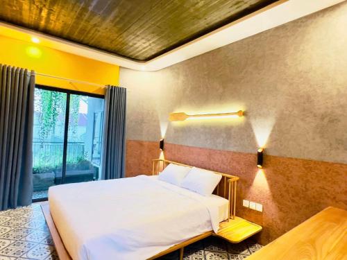 Кровать или кровати в номере LA ALBA VILLA AN BANg HOI AN