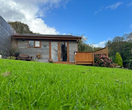 Taman di luar Swansea Log Cabin