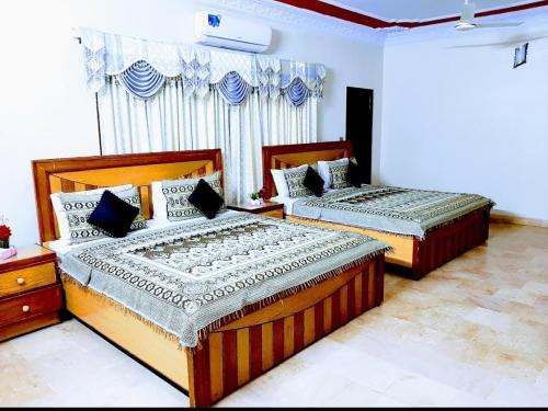 Ένα ή περισσότερα κρεβάτια σε δωμάτιο στο Galaxy Inn - Near Karachi Expo Canter Branch