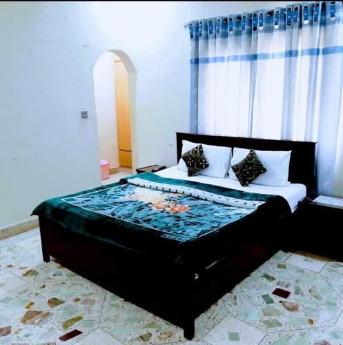 Ένα ή περισσότερα κρεβάτια σε δωμάτιο στο Galaxy Inn - Near Karachi Expo Canter Branch