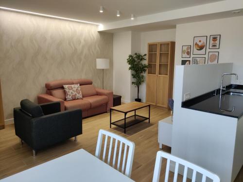 Χώρος καθιστικού στο Apartamentos Ezkaba by Clabao