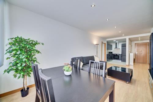 a dining room and living room with a table at Apartamento Oihana by Clabao in Huarte