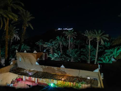 Ein Garten an der Unterkunft Riad Dar Zaouia