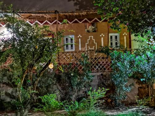 Ein Garten an der Unterkunft Riad Dar Zaouia