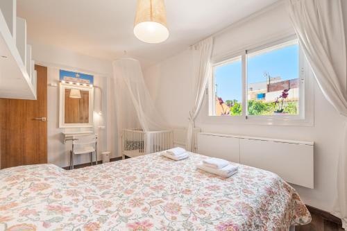 a bedroom with a bed and a window at Evamas in Palma de Mallorca