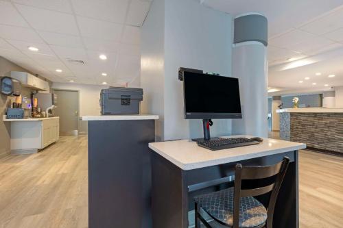 an office with a computer on a desk with a chair at Clarion Hotel & Suites BWI Airport North in Baltimore