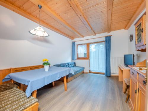 a living room with a table and a couch at Garnì La Grambla in Selva di Val Gardena