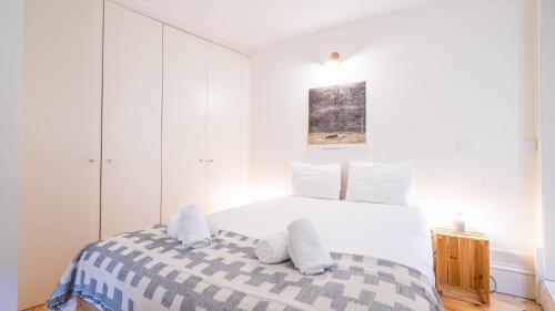 Taipas Tranquility: Cozy T0 by LovelyStay