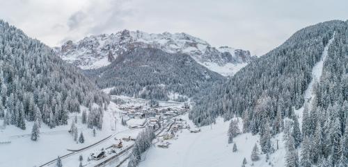 a ski resort in the middle of a snow covered mountain at Garnì La Grambla in Selva di Val Gardena