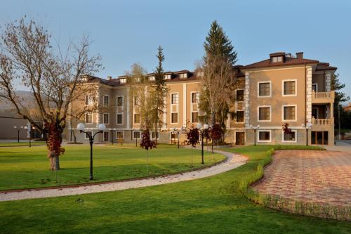 Κήπος έξω από το Midalidare Hotel & Spa