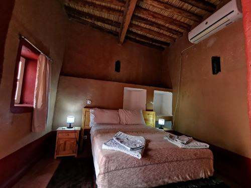 Ein Bett oder Betten in einem Zimmer der Unterkunft Riad Dar Zaouia