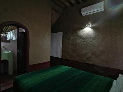 Ein Bett oder Betten in einem Zimmer der Unterkunft Riad Dar Zaouia