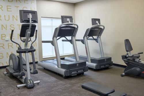 Pusat kecergasan dan/atau kemudahan kecergasan di Residence Inn by Marriott Columbia Northwest/Harbison