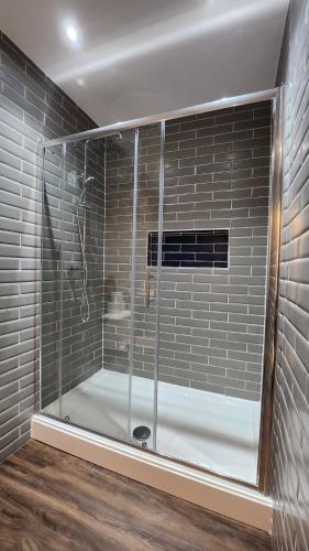 Principality Suites; Three Bed By Property Promise photo 27