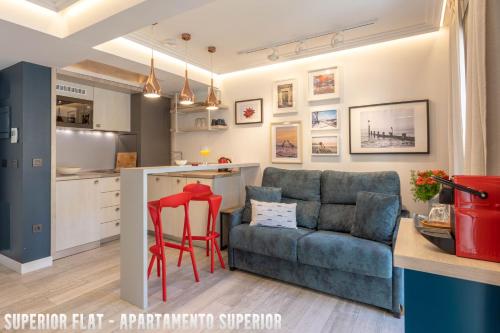 a living room with a couch and a kitchen at UNIQ flats in Alicante
