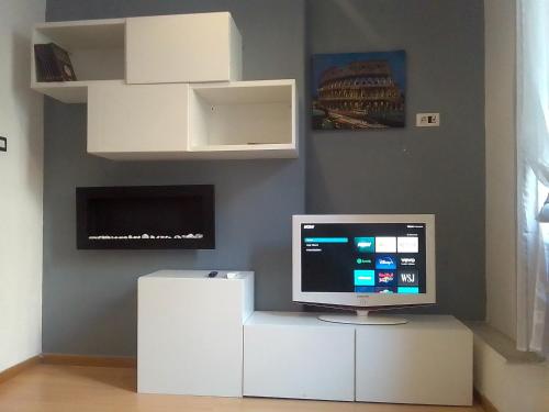 a computer sitting on a white cabinet in a room at Domus Lucilla in Rome