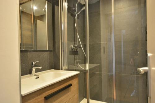 a bathroom with a shower with a sink and a shower at Le marmotton, le charme savoyard in Champagny-en-Vanoise