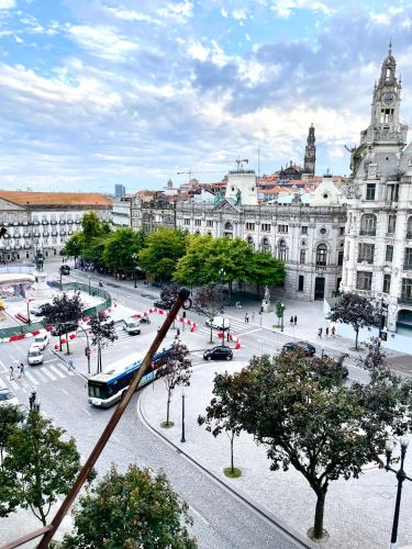 a city street with a bus in a city at Hotel Universal in Porto
