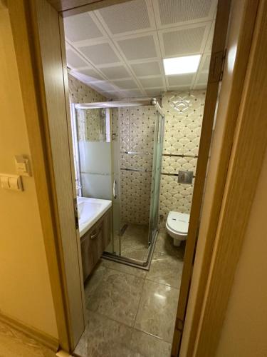 Ένα μπάνιο στο Line Suite Hotel