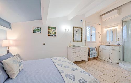 a bedroom with a bed and a bathroom with a sink at Gorgeous Home In Fontarches With Kitchen in Fontarèches