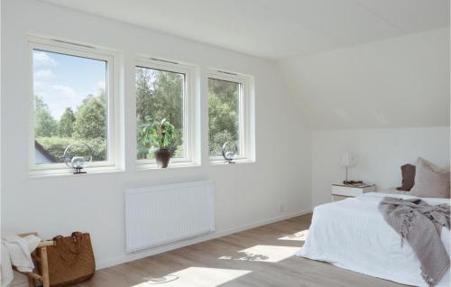 a white bedroom with windows and a bed at Amazing Home In Lammhult With Ethernet Internet in Lammhult