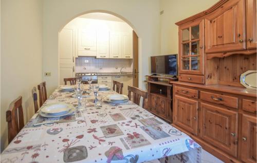 Kuchyň nebo kuchyňský kout v ubytování 2 Bedroom Nice Home In Viareggio