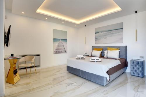 a bedroom with a bed and a desk in it at Luxus Villa La Casaccia mit Meerblick Medulin,Istrien in Medulin