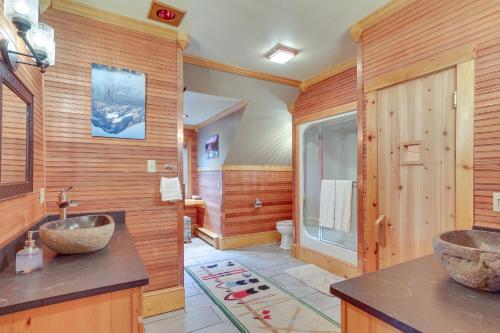 Ένα μπάνιο στο Ski-InandSki-Out with Sauna in Jay Ski Peak Resort!