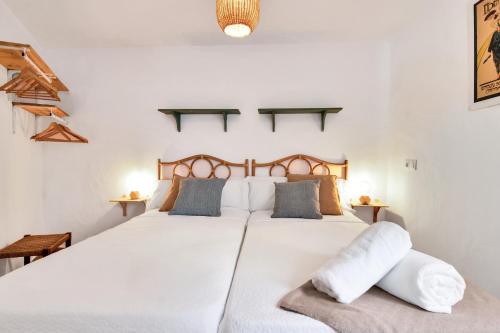 מיטה או מיטות בחדר ב-Nueva! Casa andaluza acogedora en una localización única