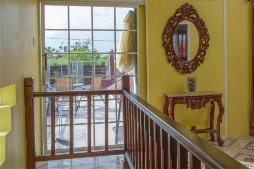 een kamer met een trap en een spiegel aan de muur bij Savan Suite - Caribbean Estates - Gated Community in Portmore