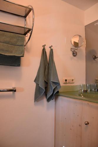 a bathroom with a sink and a mirror at Inselglück auf der Fraueninsel in Chiemsee