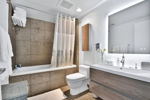 Bilik mandi di Studio at Icon Brickell Luxury Waterfront Building