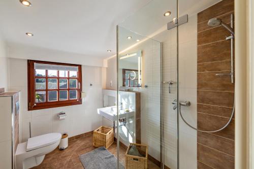 a bathroom with a shower and a toilet and a sink at Sittermansweg in Geldern