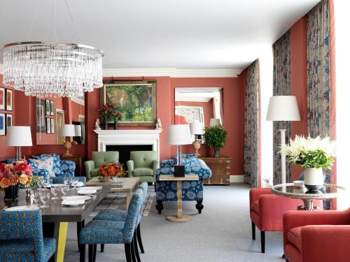 Ruang duduk di Crosby Street Hotel