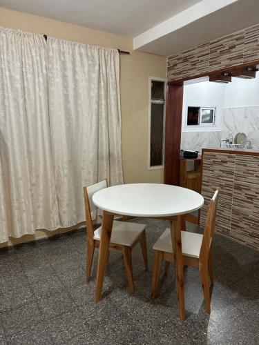 Η κουζίνα ή μικρή κουζίνα στο Dpto 1 Corrientes