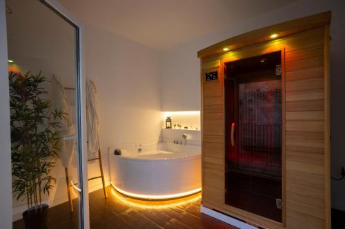Vonios kambarys apgyvendinimo įstaigoje Luxury Moscatell 15