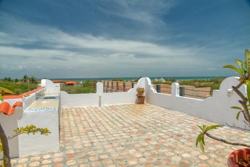 a balcony with a view of the ocean at Playa El YAQUE Posada Yaque Sol, Isla de Margarita in El Yaque