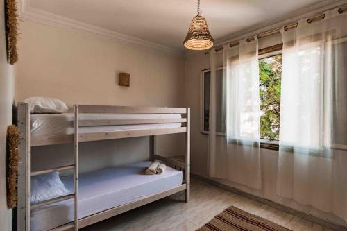 a bedroom with two bunk beds and a window at Central Majorelle Apartment in Marrakech