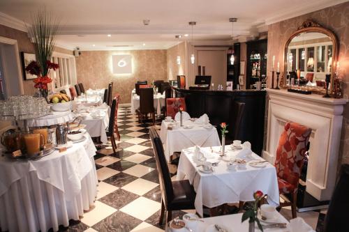 Restaurant o un lloc per menjar a The Fairview Boutique Hotel