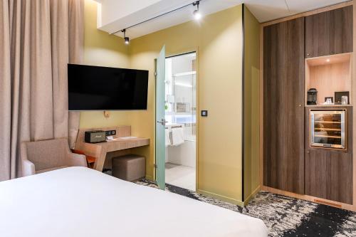 Postel nebo postele na pokoji v ubytování Hôtel B55