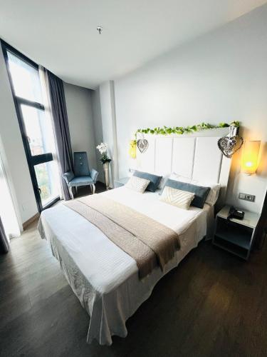 Llit o llits en una habitació de Hotel Santa Eulalia
