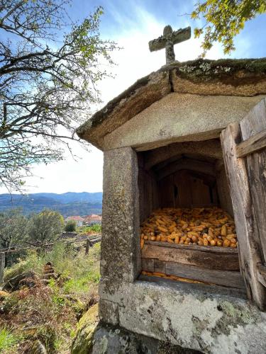 a stone oven with a cross on top of it at Casas das Olas in Arcos de Valdevez