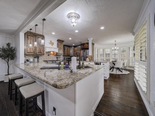 Gambar di galeri bagi Trophy Haven Retreat With Pool di Roanoke