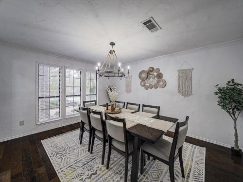 Gambar di galeri bagi Trophy Haven Retreat With Pool di Roanoke